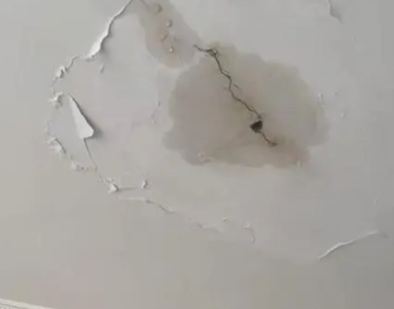 南湖阳台漏水维修公司分享下屋面防水工程质量问题原因分析
